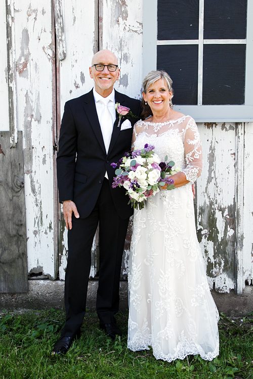 Illinois Barn Wedding Photos by Poe Photography